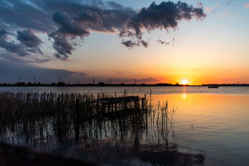 Fototapeta premium 印旛沼と夕焼け