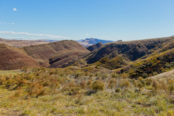 Obraz premium Georgia landscape, fields and mountains, sunny weather, tree, clouds, autumn