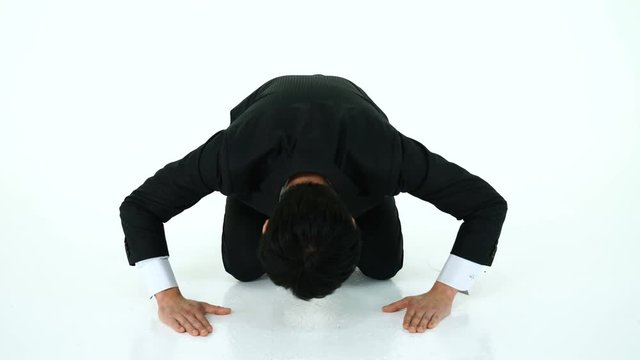 謝罪するビジネスマン　