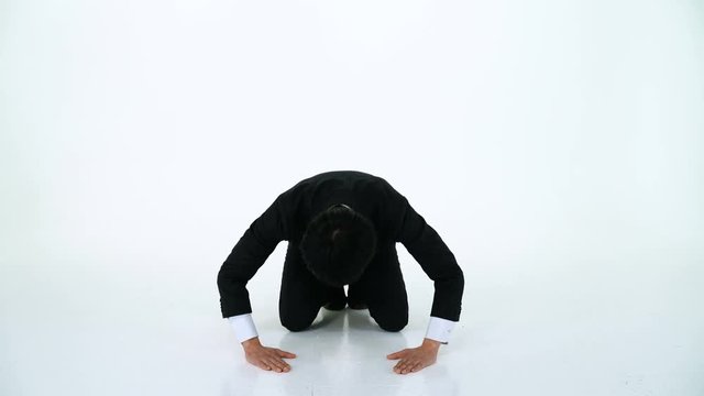 謝罪するビジネスマン　