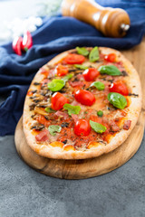 Pizza Mozzarella, Ham chiffonade and Sliced ​​Mushrooms