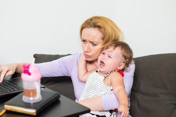 mom freelancer works. child interferes. freelancing problems