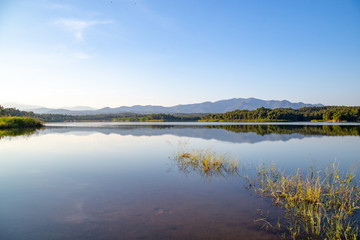Obraz premium Pong Chor Reservoir in Mae Wang National Park Chiang Mai, Thailand. Photo in aerial view by drone with beautiful nature. Abstract of peaceful, peace wallpaper background.
