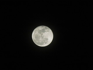 Luna llena desde lejos