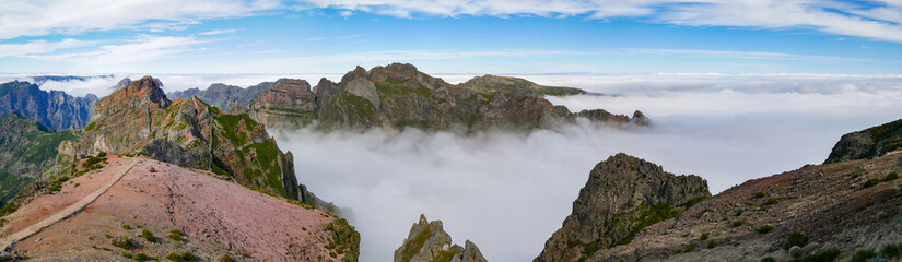 Fototapeta na wymiar Aussicht vom Pico Do Arieiro, Madeira, Portugal