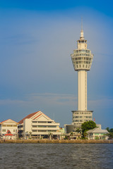 Obraz premium Riverfront view of Samut Prakan city hall with new observation tower and boat pier. Samut Prakan is at the mouth of the Chao Phraya River on Gulf of Thailand.