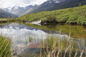 spiegelder See in den Bergen
