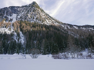 vista delle belle cime dolomitiche innevate in inverno