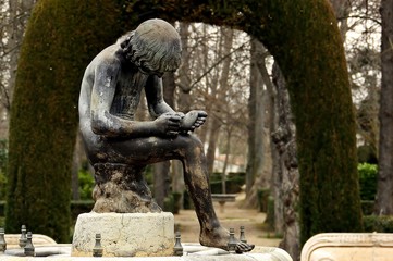 Fuente de el Espinario o del ni&ntilde;o de la espina, en Aranjuez, Madrid, Espa&ntilde;a.