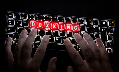 Doxxing Tastatur wird von Hacker Bedient