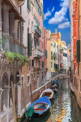 Fototapeta na wymiar narrow venetian canal