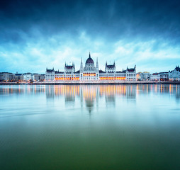 Obraz premium The Hungarian Parliament with river Danube in the morning