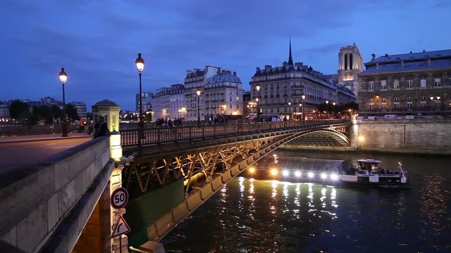 WS Bateau Mouche on Seine river at dusk / Paris, France