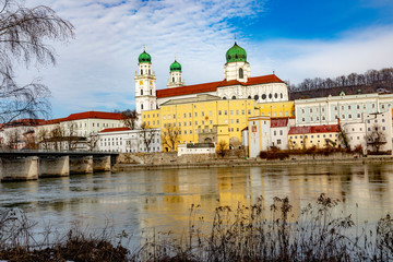 Naklejka na ściany i meble skyline of Passau with cathedral