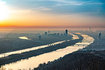 Fototapeten view in morning light to Vienna with river Danube © travelview