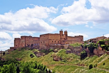 Fototapeta na wymiar Castillo medieval de Sigüenza, España.