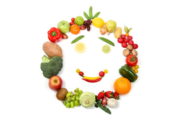 Gesicht kreiert Früchten und Gemüse