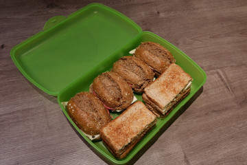 Geschmackvolles Pausenbrot in einer Box