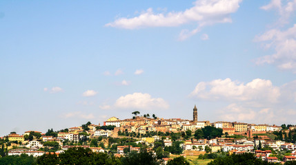 Fototapeta na wymiar looks like a beautifully tuscany City with clouds