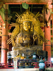 Fototapeta na wymiar Buda estatua dorada