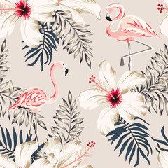 Roze flamingo, palmbladeren, witte hibiscusbloemen, beige achtergrond. Vector naadloze bloemmotief. Tropische illustratie. Exotische planten en vogels. Zomer strand ontwerp. Paradijs natuur