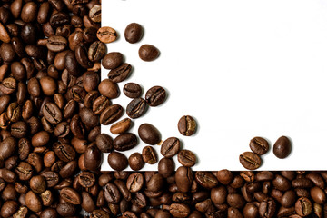 Naklejka premium mockup white paper on coffee beans