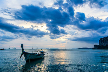 Obraz premium Amazing view of beautiful beach with longtale boats. Location: Railay beach, Krabi, Thailand, Andaman Sea. Artistic picture. Beauty world.