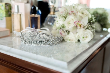 crown wedding bride © saragraphika