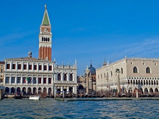 Fototapeta na wymiar Doge palace and Campanile in Venice