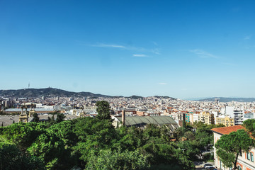 Fototapeta na wymiar Panorama sur les toits de Barcelone