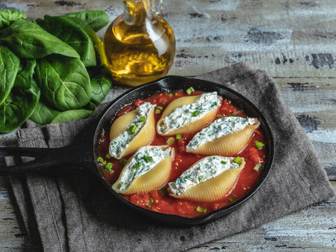 pasta conchiglioni stuffed spinach and cheese, tomato sauce cooked