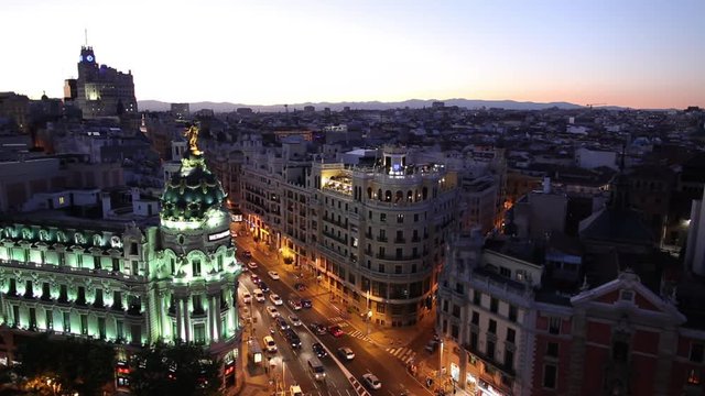 WS HA Cityscape at dusk with traffic on Gran Via and Metropolis Building / Madrid, Spain