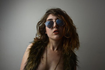 Fototapeta premium Woman in American sunglasses studio fashion