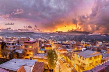 Fototapeta premium atardecer en huaraz - ancash - peru