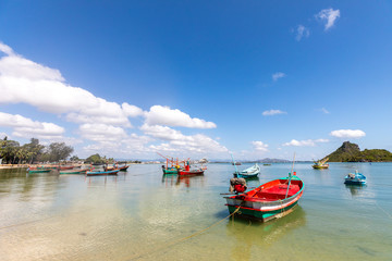 Fototapeta na wymiar White sand beach in sunny day, The beautiful sea at Ranong Province, Thailand