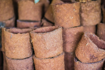 Biodegradable pots made from peat moss that combined with shredded and firmly compressed wood fibers. Peat flower pots made from coconut fiber and dried leaves for reduces trauma to the plant roots.