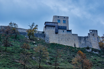 Fototapeta na wymiar castello medioevale di ragonga