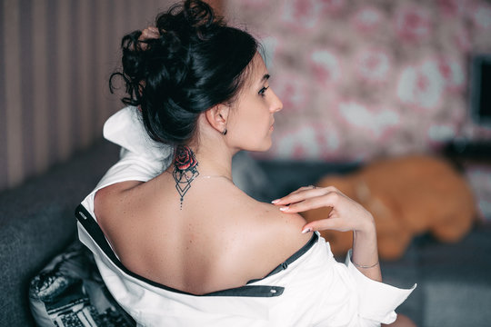 Back neck tattoo of a woman brunnete beautiful dirl