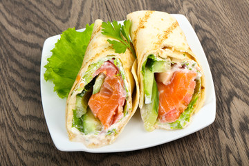 Salmon bread roll