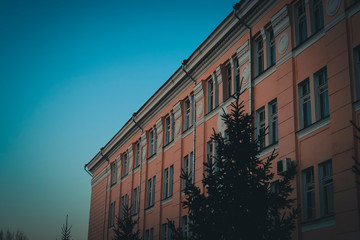 Naklejka premium old building in the city