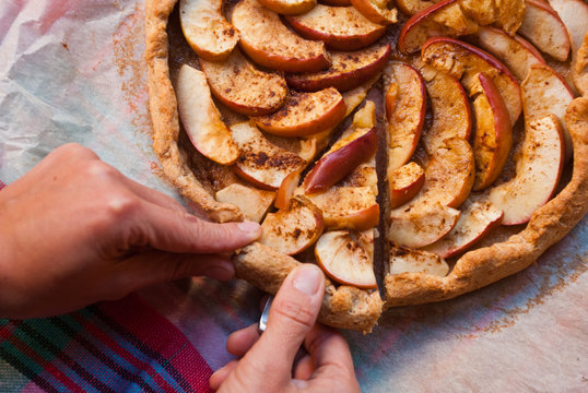 Homemade apple galleta with woman hands. Pie for tea.Rustic cinnamon cake. Food background.
