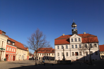 Rathaus und Marktplatz in Bad Düben