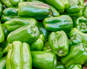 Obraz na płótnie Canvas green peppers at market