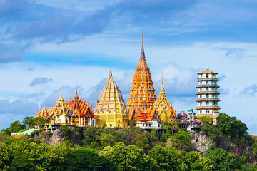 Naklejka premium Wat Tham Suea, Kanchanaburi, Thailand.