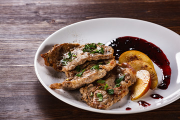 Grilled beefsteak with apples