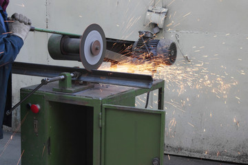  master cuts the metal with an electric circular saw