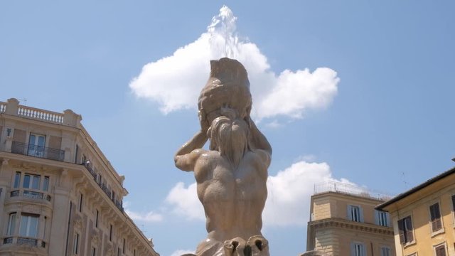 Roma (Patrimonio de la Humanidad). SPQR. Ciudad Eterna. Fuente del Tritón (Plaza Barberini) Lazio, Italia,Europa.
