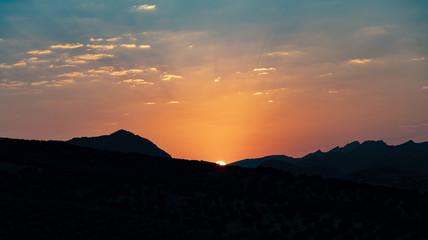 Coucher de soleil montagnes