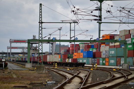 A red signal at a container terminal in germany