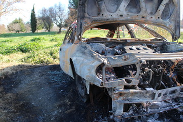 accident de la route : voiture brûlée